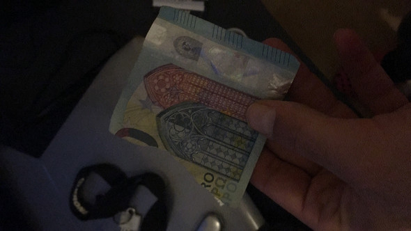 - (Geld, Bank, Euro)