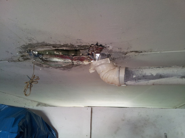 Ist Das Garagendach Weiterhin Undicht Oder Wie Lange Tropft Sammelwasser Aus Betondecke Wasserschaden Garage Decke