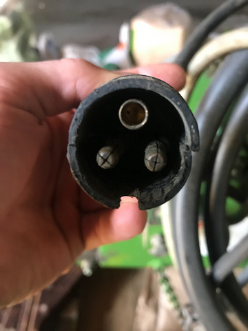 Gibt Es Fur Diesen 3 Pol Stecker Einen Adapter Computer Technik Technologie