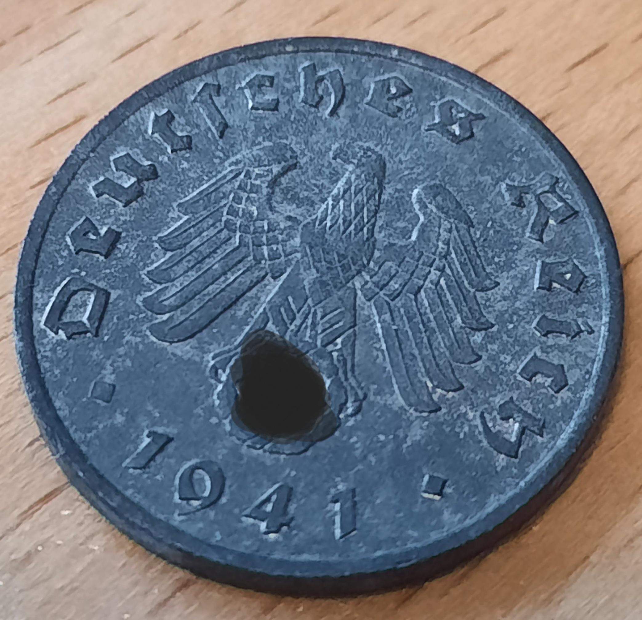 Gibt es Gesetze zu der Münze aus dem Dritten Reich? (Recht, Geld, Wert)