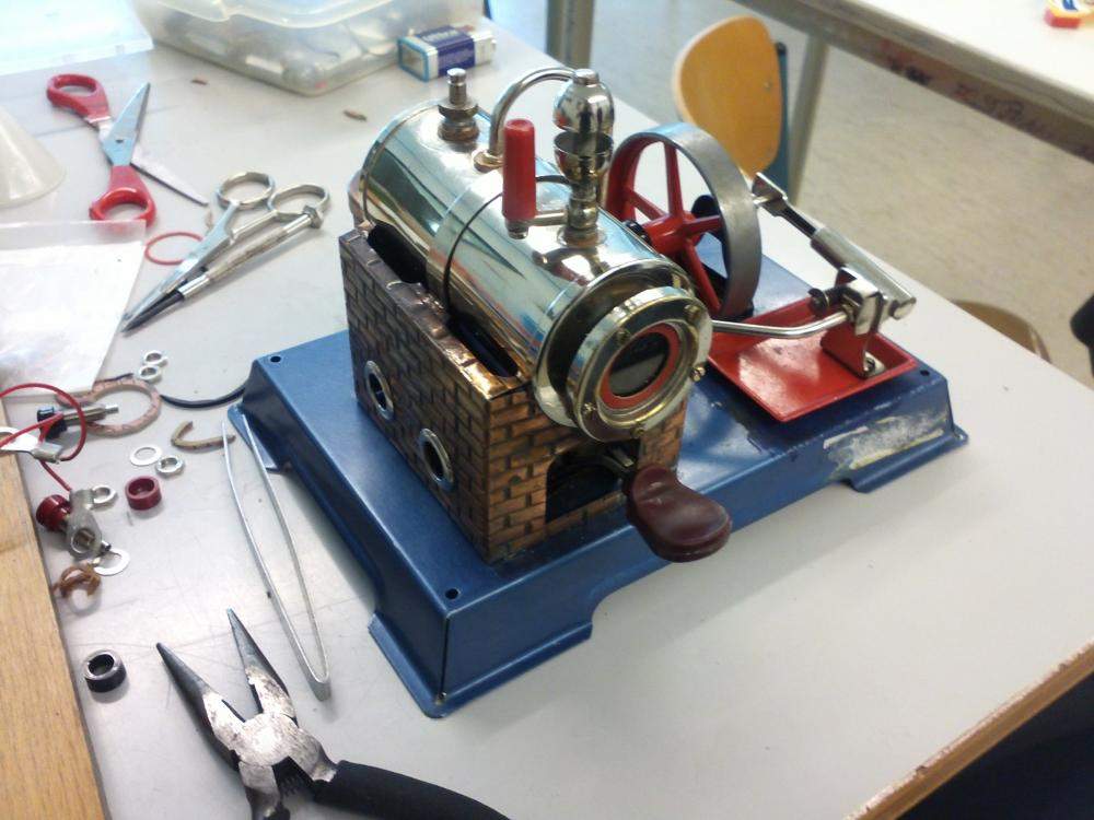Gleichrichter für 7-9V Wechselstrom gesucht. (Physik, Strom, LED)