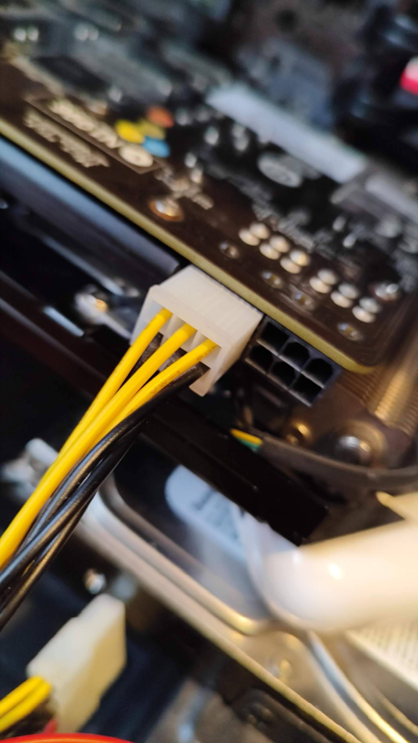 Grafikkarte Anschließen? (Technik, Gaming, Gaming PC)