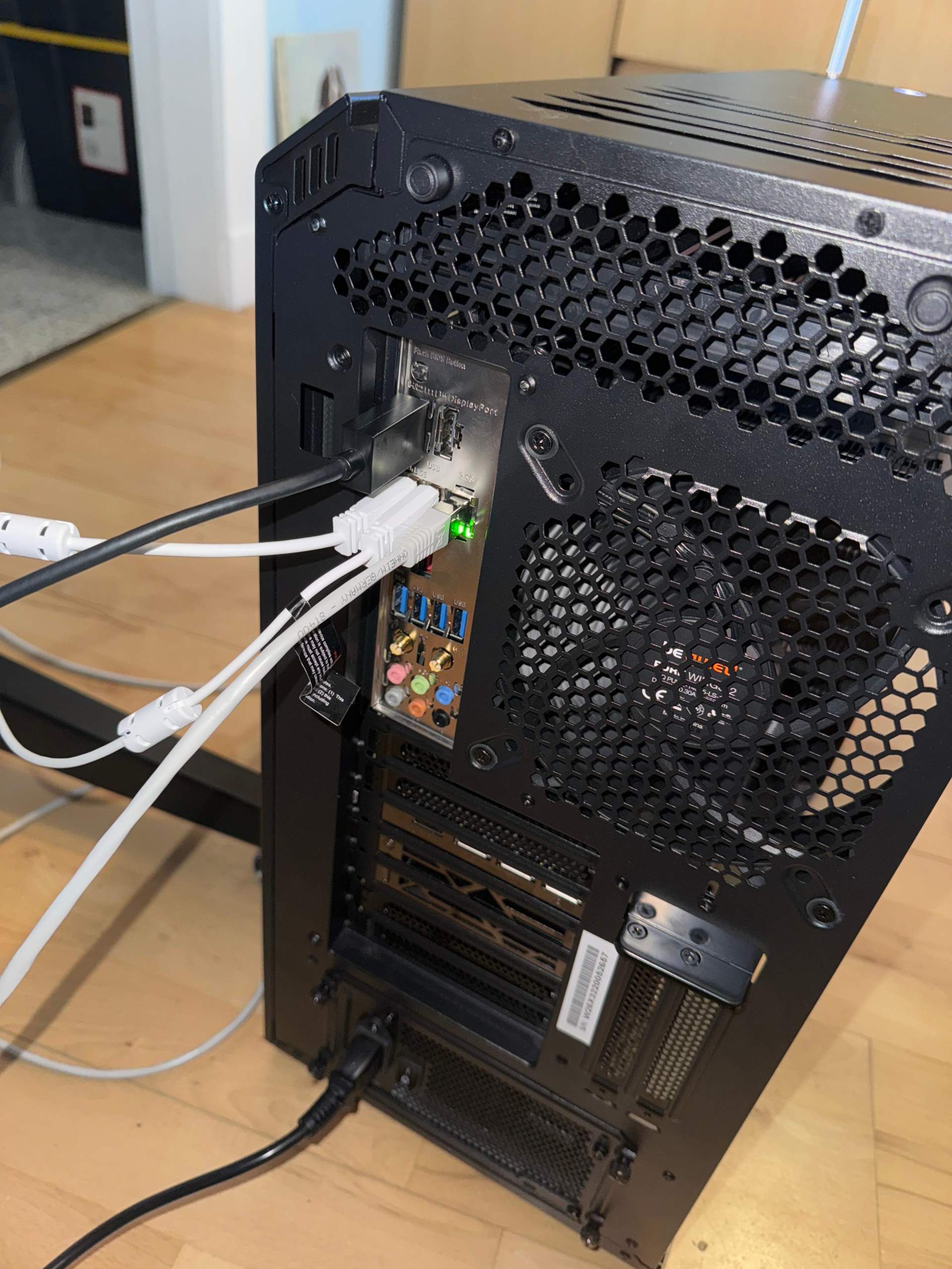 Grafikkarte und Mainboard leuchten nicht?, am Monitor kein Signal? (Gaming PC, CPU, Prozessor)