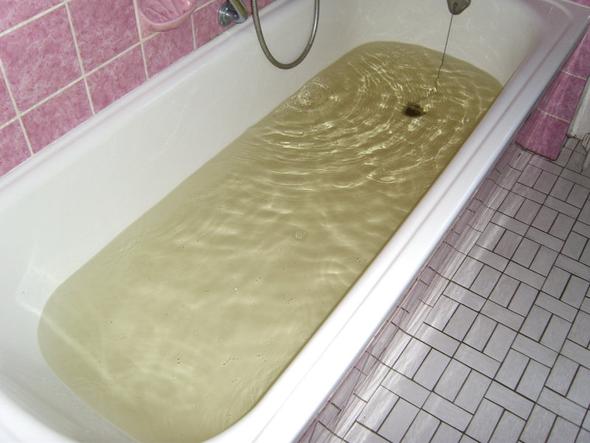 Aufnahme Badewasser direkt nach dem Einlassen (warm und kalt) - (Wasser, Metall, Trinkwasser)