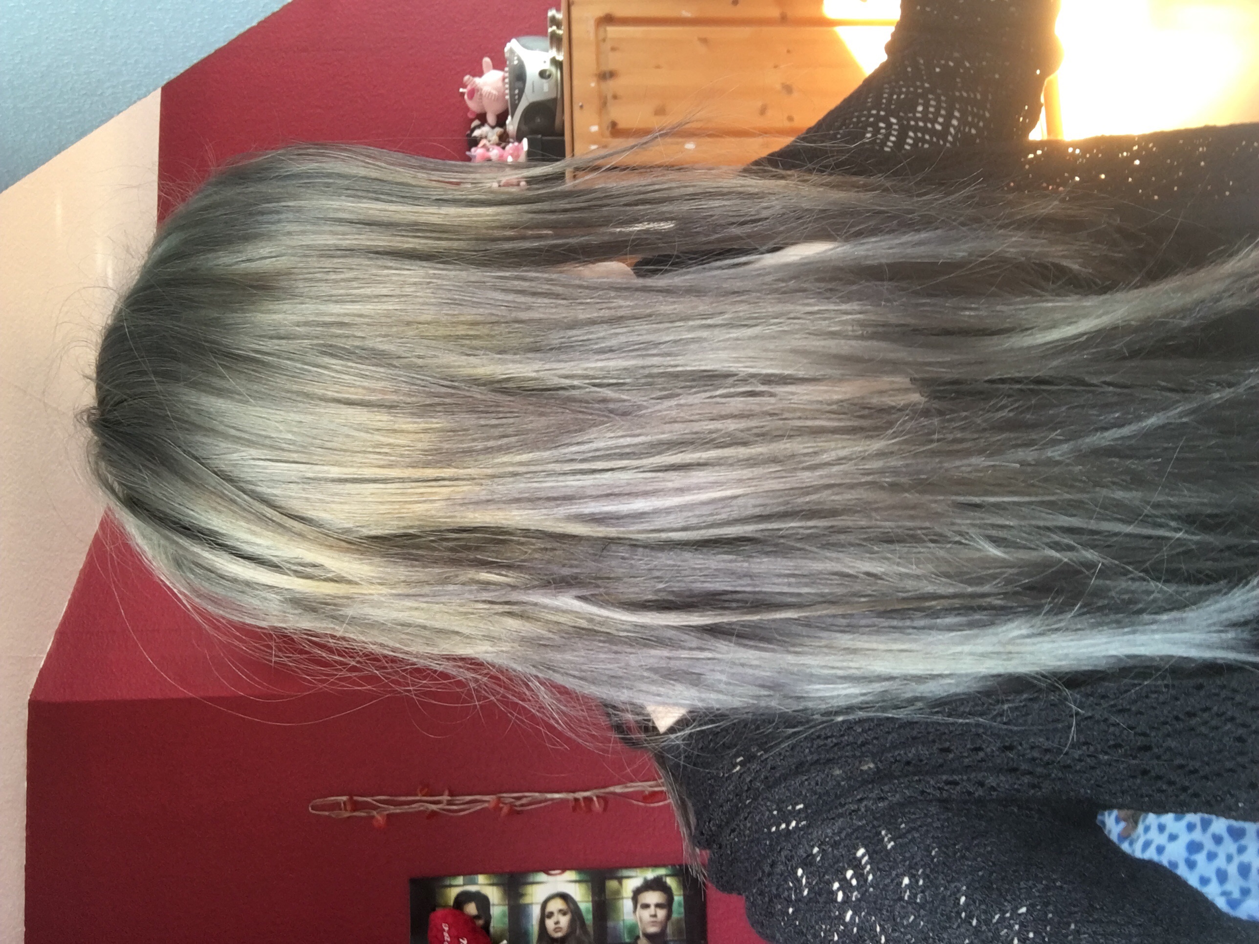 blaustich aus grauem haar bekommen