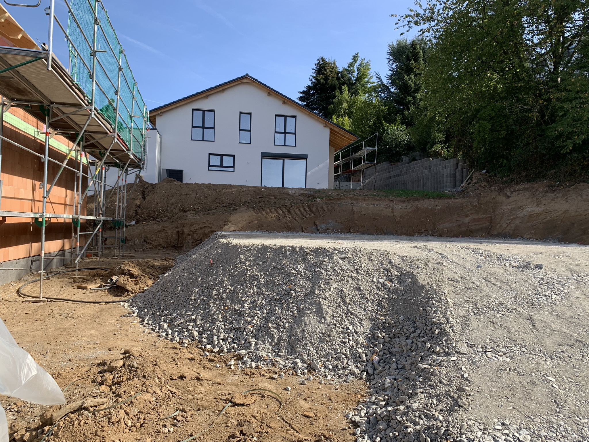 Grundstück abfangen! Wer muss für die Kosten aufkommen? (Grundstücksgrenze)