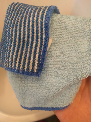 Putzlappen mit rauen Borsten an einer Seite - (kaufen, Tipps, Haushalt)