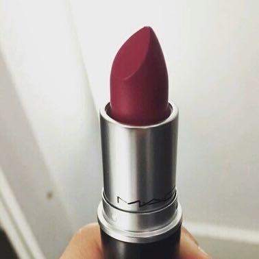 Guter Dunkelroter Drogerie Lippenstift Oder Lipliner