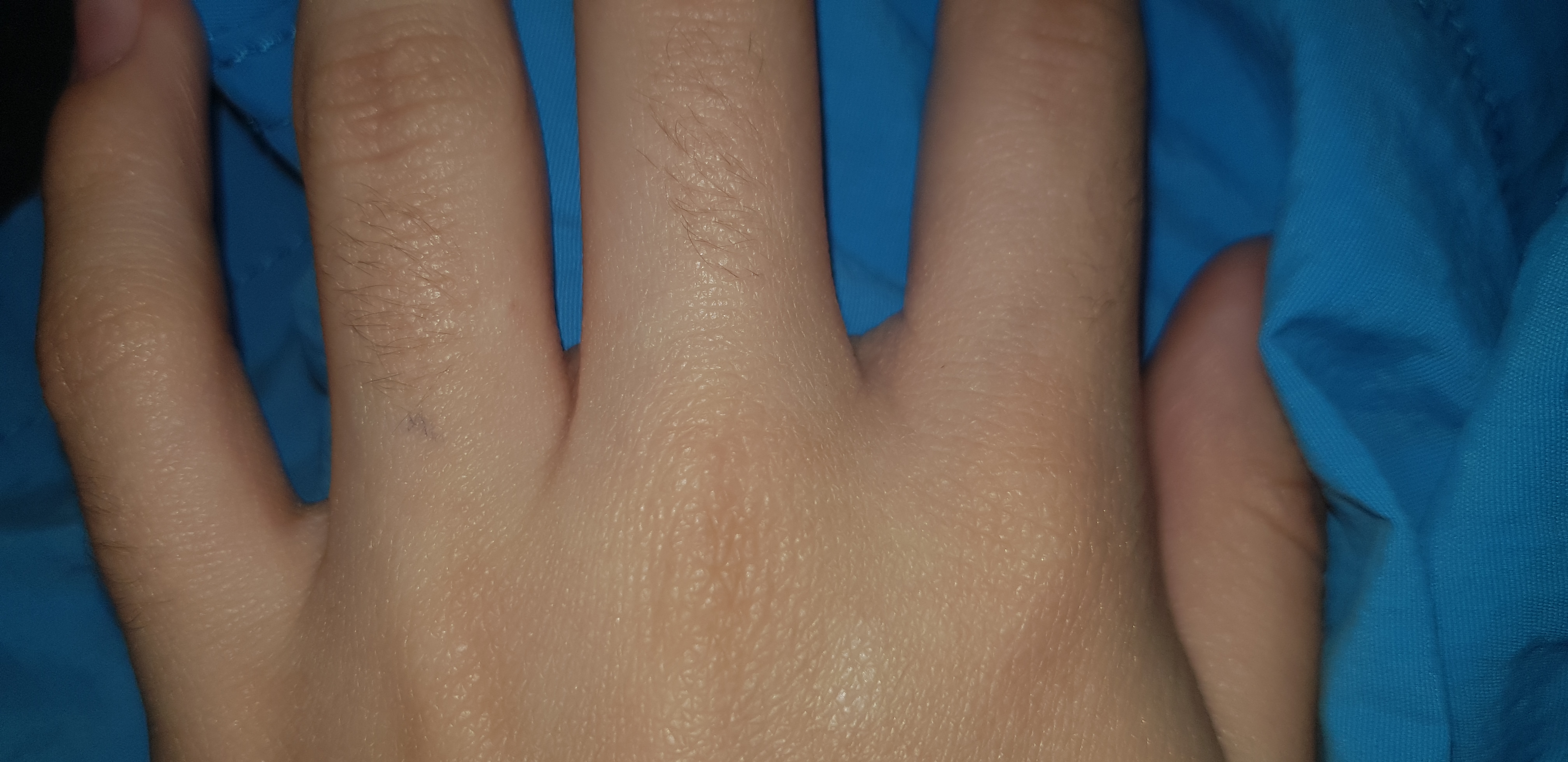 haare an finger als madchen hand