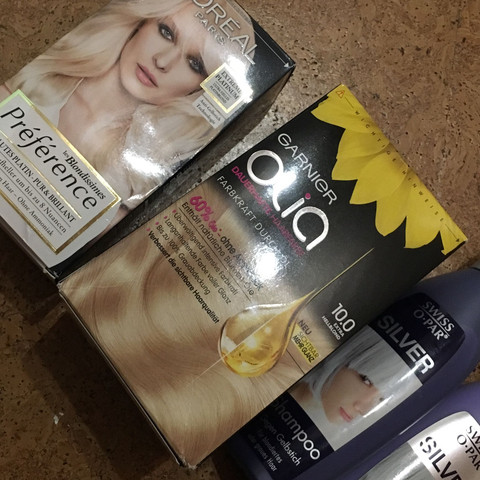 Garnier olia 10.0 extra hellblond 
L'oreal Paris extrem platinum  - (Friseur, blond, Haare färben)