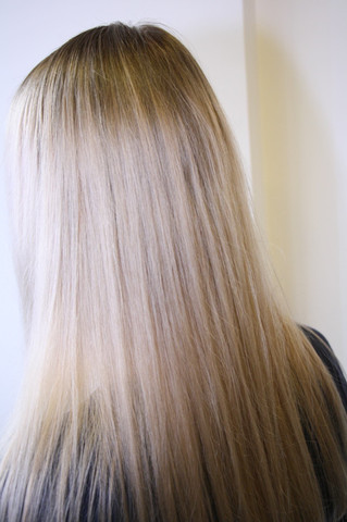 Haare Braun Getont Wie Bekomme Ich Sie Wieder Auf Meine Naturhaarfarbe Mittel Hell Blond Tonung