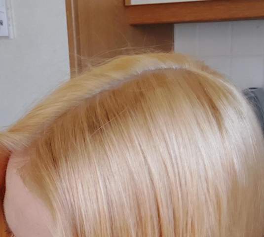 Haare nach blondieren fleckig?