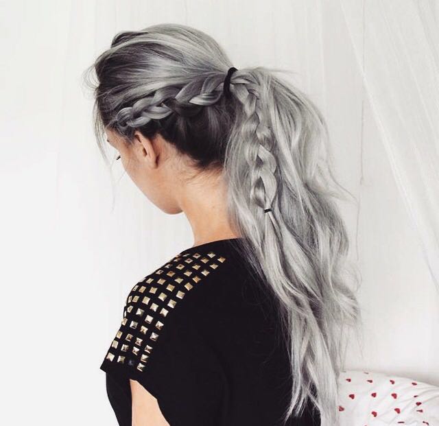 Haare Silber Farben In Berlin Haarfarbe Blondieren Graue Haare