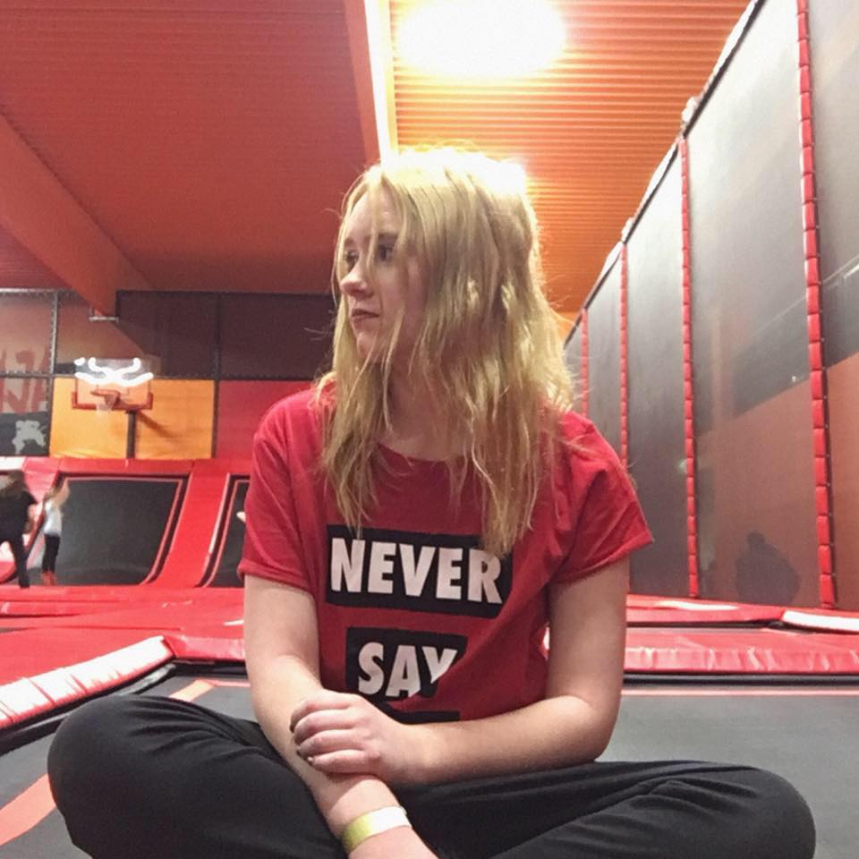 haare von goldblond auf platin blond