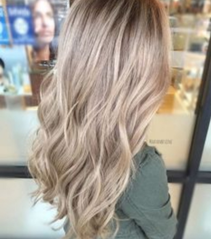 Haare von Schwarz zu Blond Färben lassen (Friseur)?