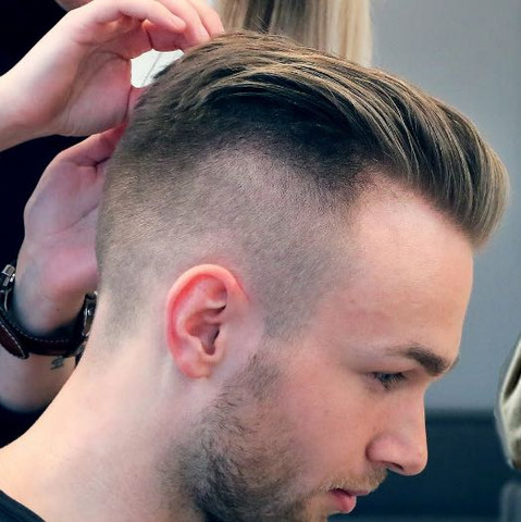 Habe Eine Frage Zu Dieser Frisur Die Auf Dem Bild Zu Sehen Ist Haare Friseur Undercut