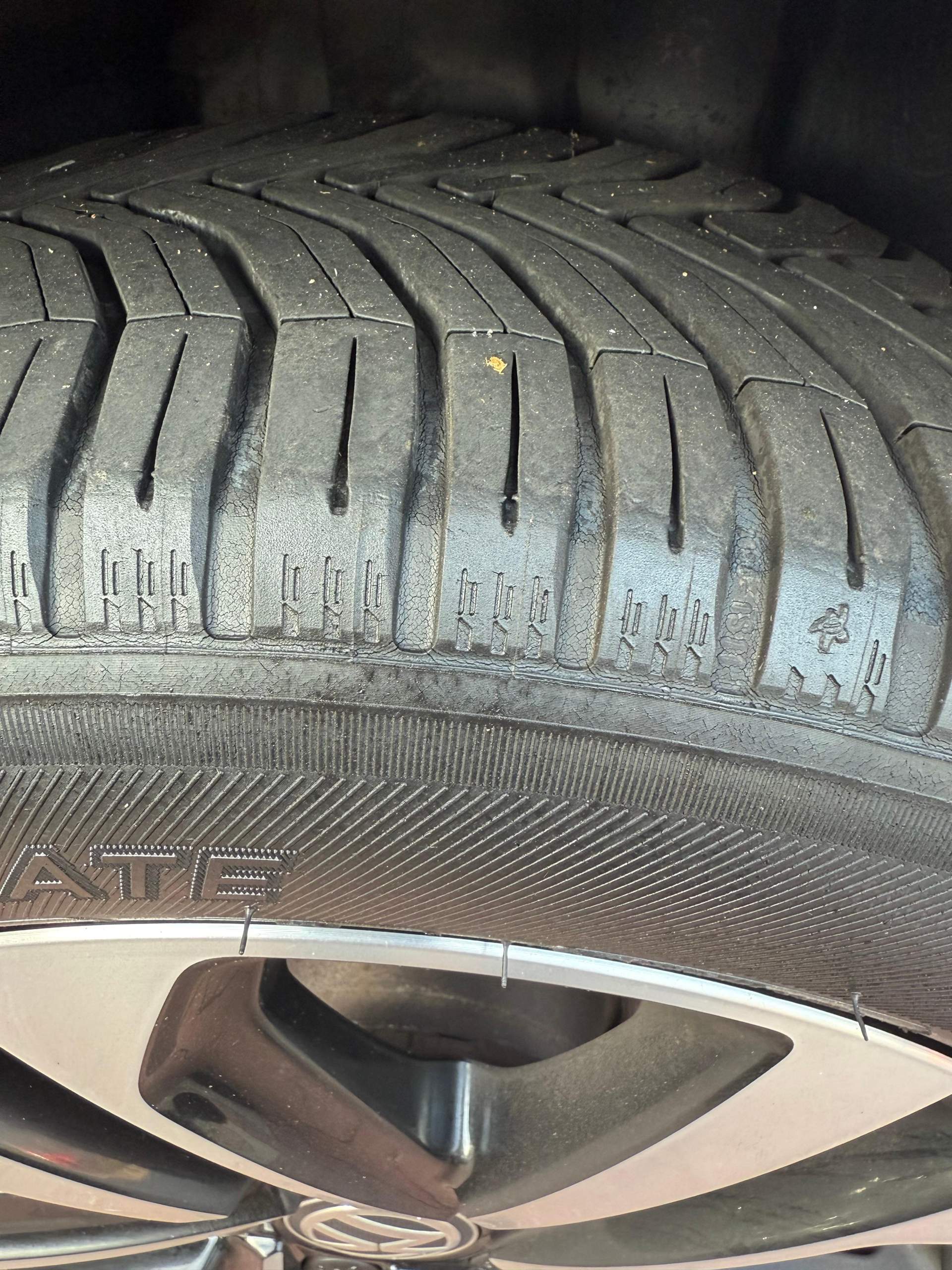Haben die Reifen einen Sgezahn? (Werkstatt, Autoreifen)