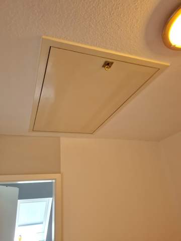 Hält Dachbodentreppe auch ohne Feder?