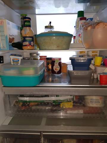 Haier Kühlschrank steht Wasser unter Gemüsefach?