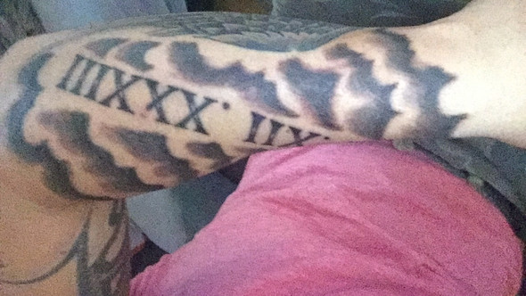 hallo hab mir vor 3tagen mein tattoo stechen lassen nun kommt es mir