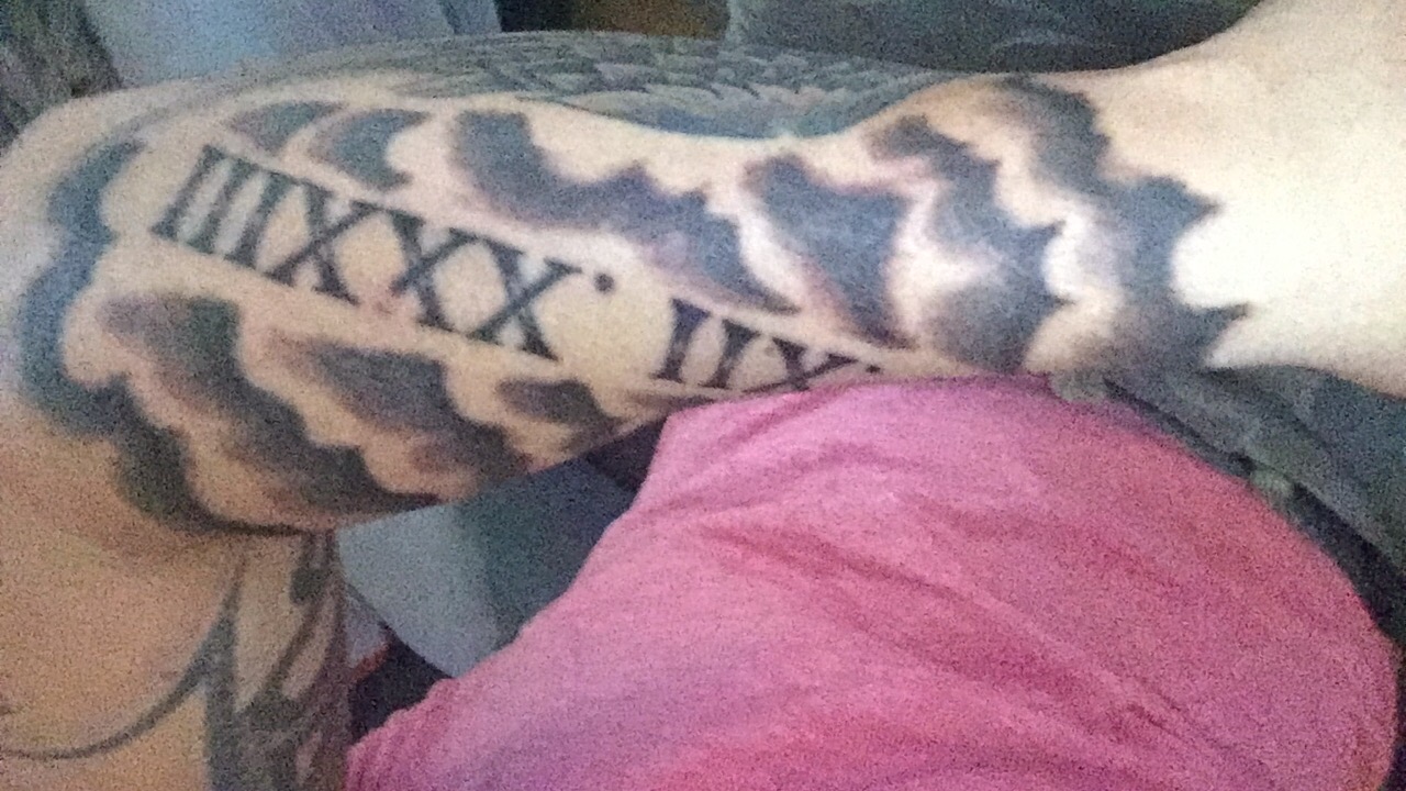 hallo hab mir vor 3tagen mein tattoo stechen lassen nun kommt es mir