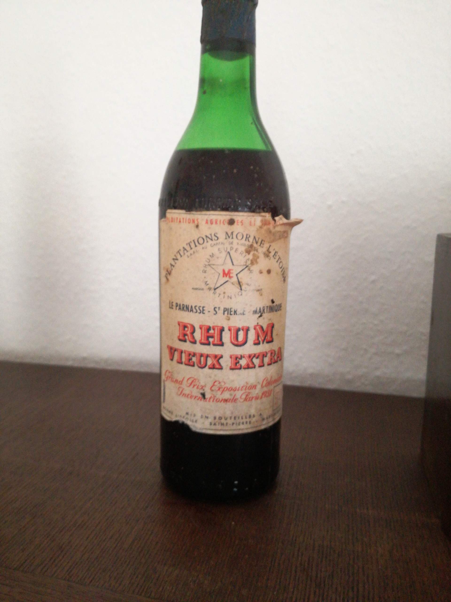 Hallo, ich habe beim Ausräumen eines Kellers ein paar alte Flaschen mit ... Hallo, ich habe beim Ausräumen eines Kellers ein paar alte Flaschen mit ...