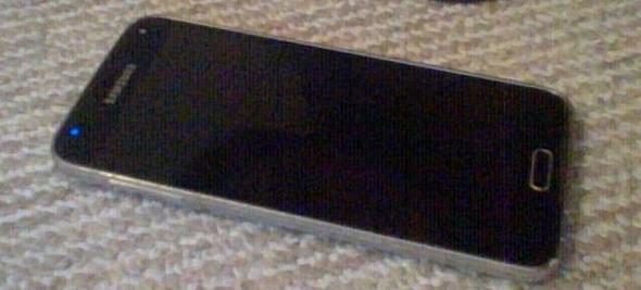 dies ist mein handy es blinkt geht aber nicht an - (Handy, Wasserschaden, Samsung S5)
