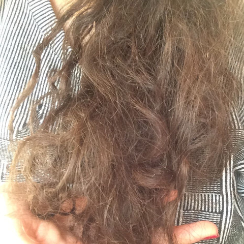 Es ist sehr strohig und trocken - (Haare, färben, Locken)