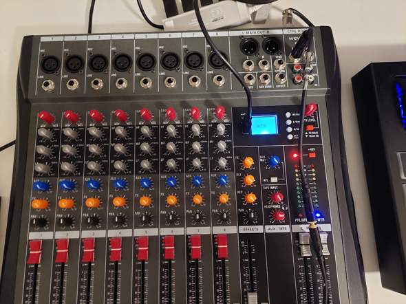 Hallo ich möchte mit diesem mixer in fl studio mixen und brauche hilfe wie man im PC einsteckt?