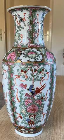 Hallo, kann mir jemand sagen ob diese Vase echt sein könnte?