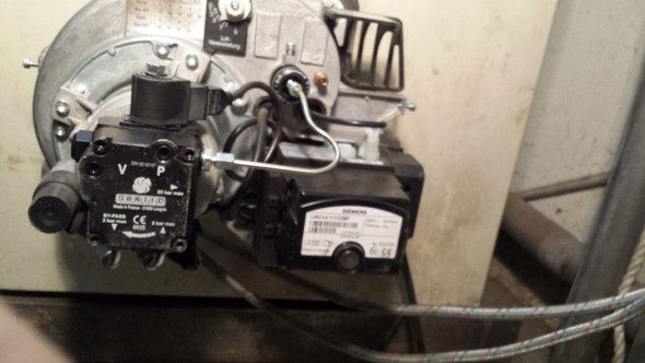 Hallo Und Guten Wer Kann Mir Da Helfen Bei Meinem Olbrenner Brotje Jet 4 5 Brennt Seit Neuem Nach Einer Brennerstorung Am Steuergerat Die Kontrolllampe Heizung