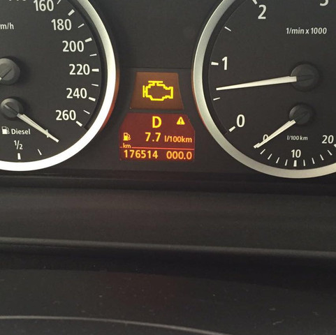 Hallo Was Kann Das Sein Siehe Foto 5er Bmw 530d Diesel Bj 06 Leute Die Lampe Erhohte Emissionen Was Grosses Und Teuer Auto Fehlermeldung