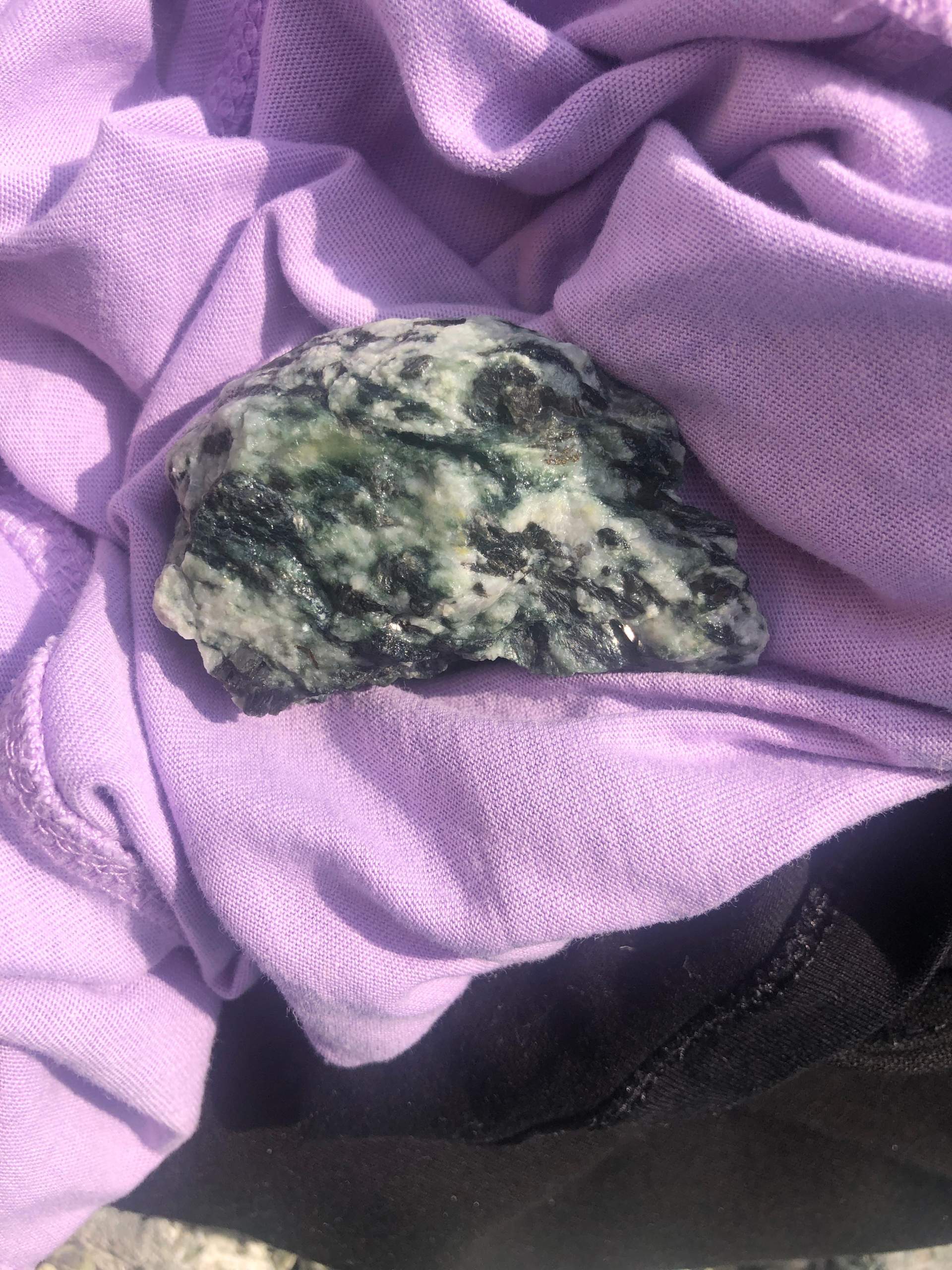 Hallo weiß jemand ob das ein bestimmter Stein ist oder einfach nur ein