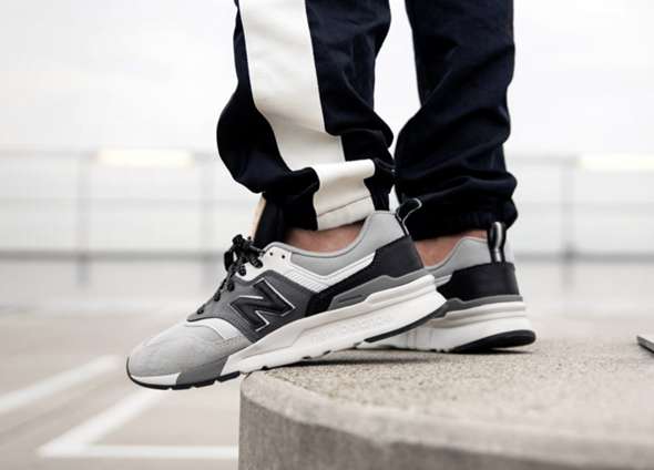 - (Schuhe, Sneaker)