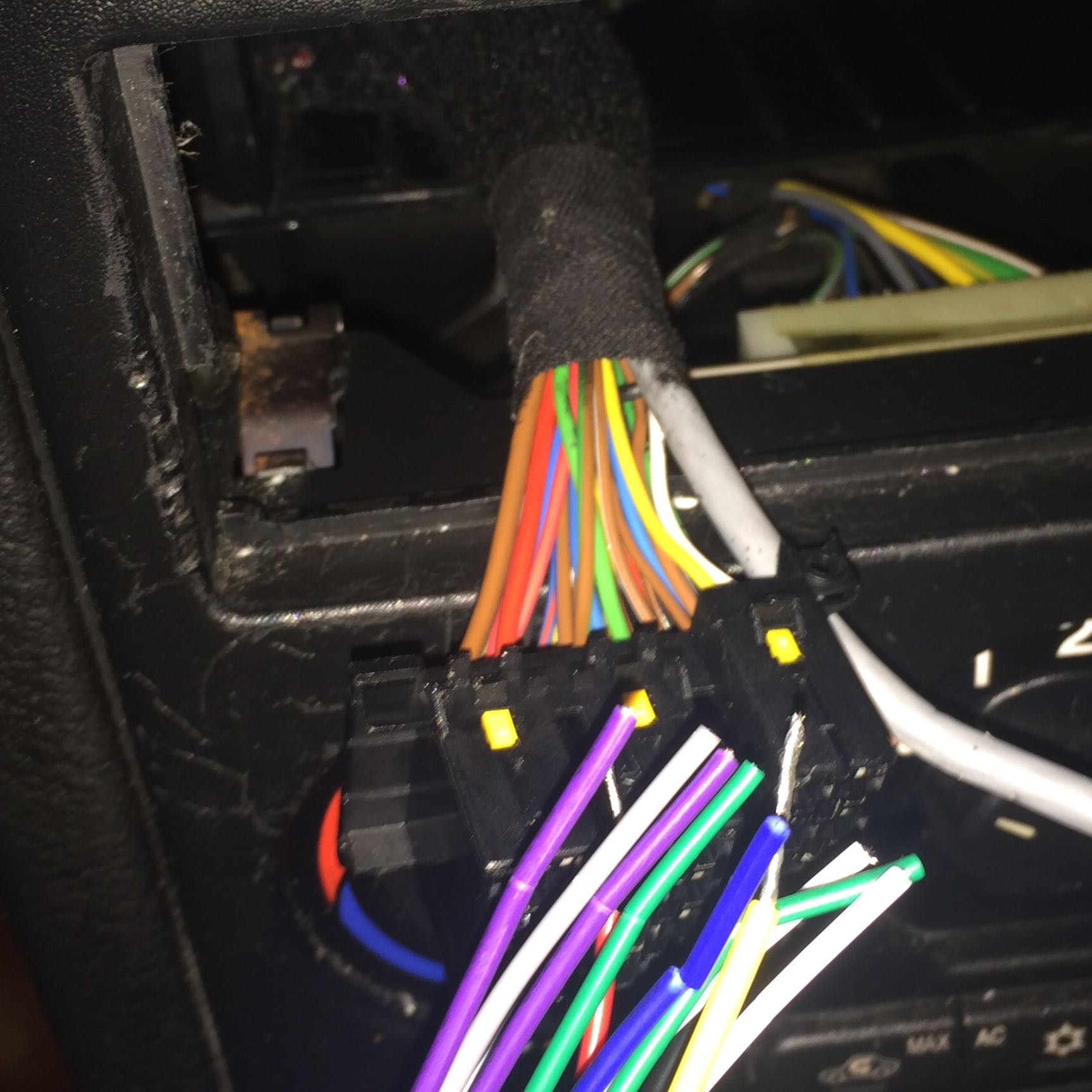 Hallo Zusammen Mochte Diese Autoradio Kabeln An Stecker Verbinden Wie Mache Ich Das Ohne Iso Stecker Wo Kommt Was Hin Warum Ist Da Soviel Kabel Technik Auto Radio