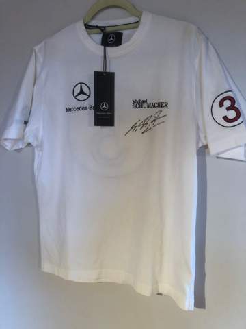 Hallo zusammen. Wie viel könnte dieses, von Hand signierte, Michael Schumacher T-Shirts wert sein?