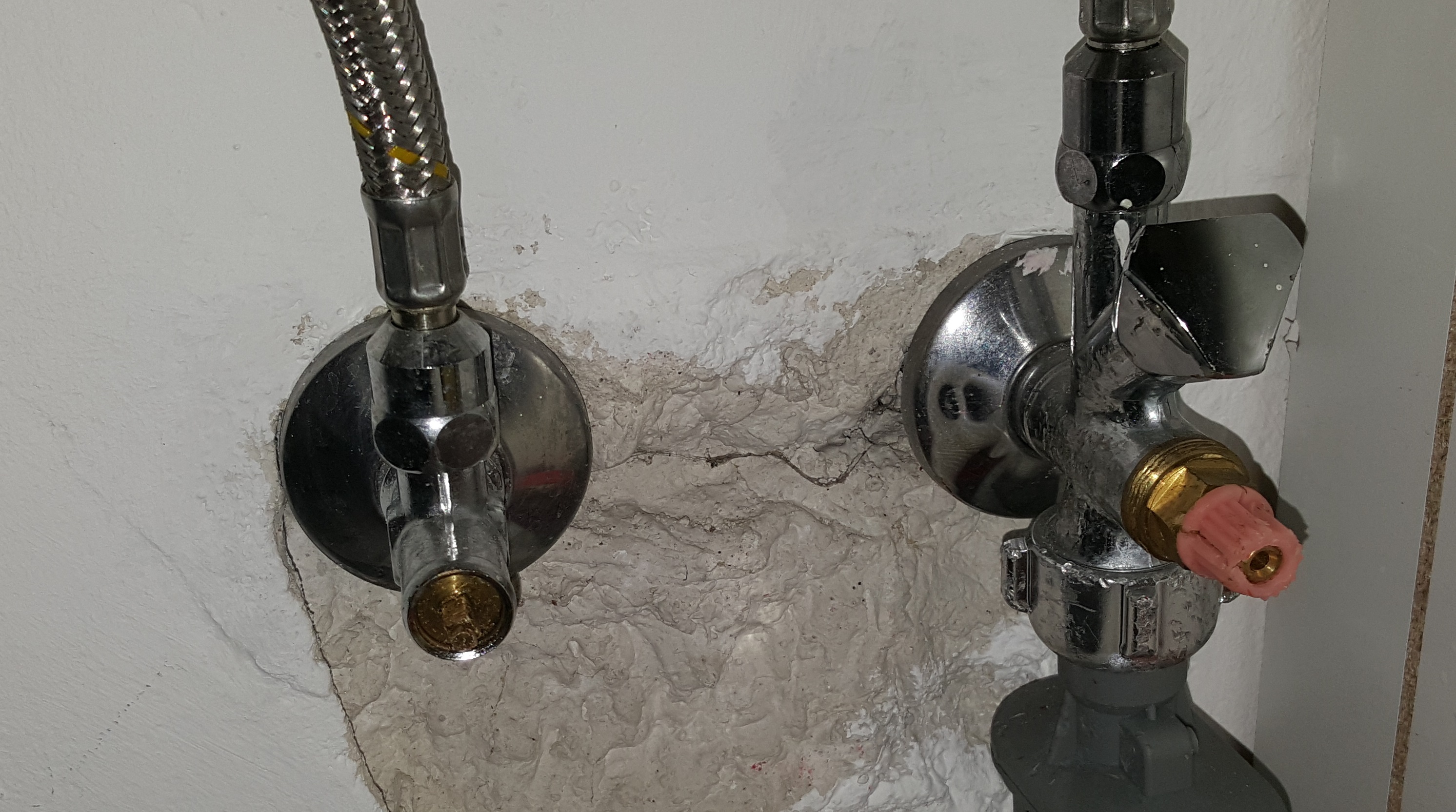 hallo ich bin gerade dabei meine armatur in der kuche auszutauschen kann aber das wasser nicht abstellen welche teile fehlen mir hier fur das ventil bad sanitar