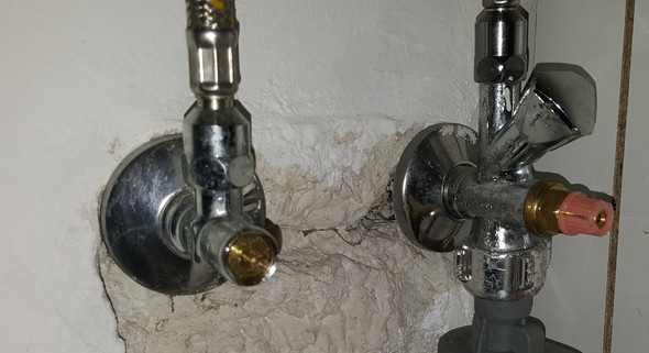 hallo ich bin gerade dabei meine armatur in der kuche auszutauschen kann aber das wasser nicht abstellen welche teile fehlen mir hier fur das ventil bad sanitar