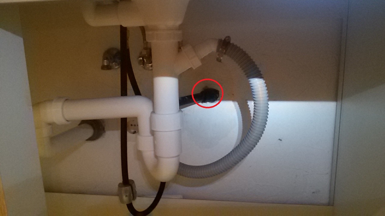 Hallo, kennt sich jemand mit Wasseranschlüssen in der Küche aus und