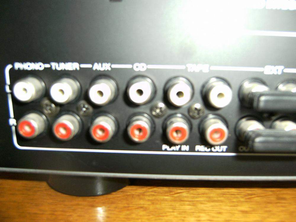 Hallo;möchte den Ton vom Fernseher über meinen Verstärker anschließen.