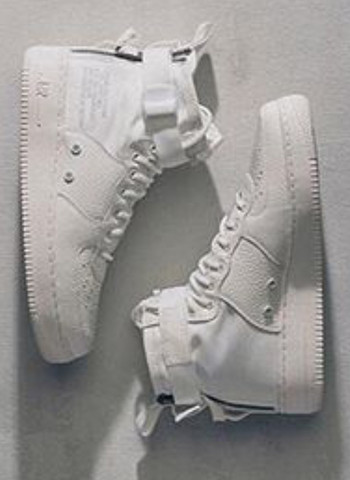 Wenn ich mich nicht täusche sind es Air force aber welche? - (Schuhe, Sneaker)