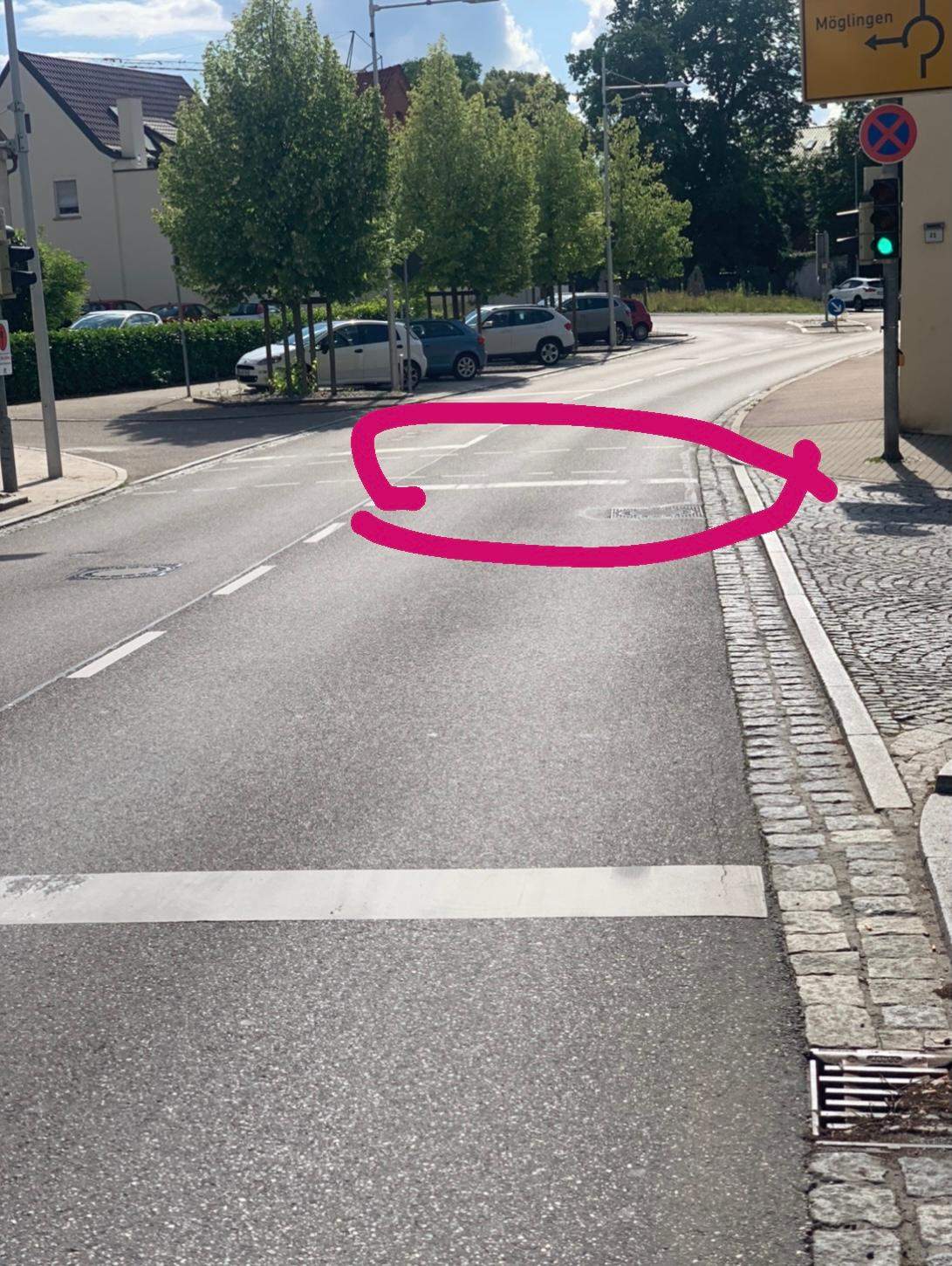 Haltelinie vor ampel oder vor einmündung was ist richtig? (Auto, Auto und Motorrad, Verkehr) Haltelinie vor ampel oder vor einmündung was ist richtig? (Auto, Auto und Motorrad, Verkehr)