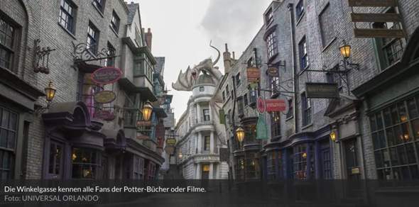 Hallmark Harry Potter Weihnachtsschmuck 2024 - Madam Malkins Roben