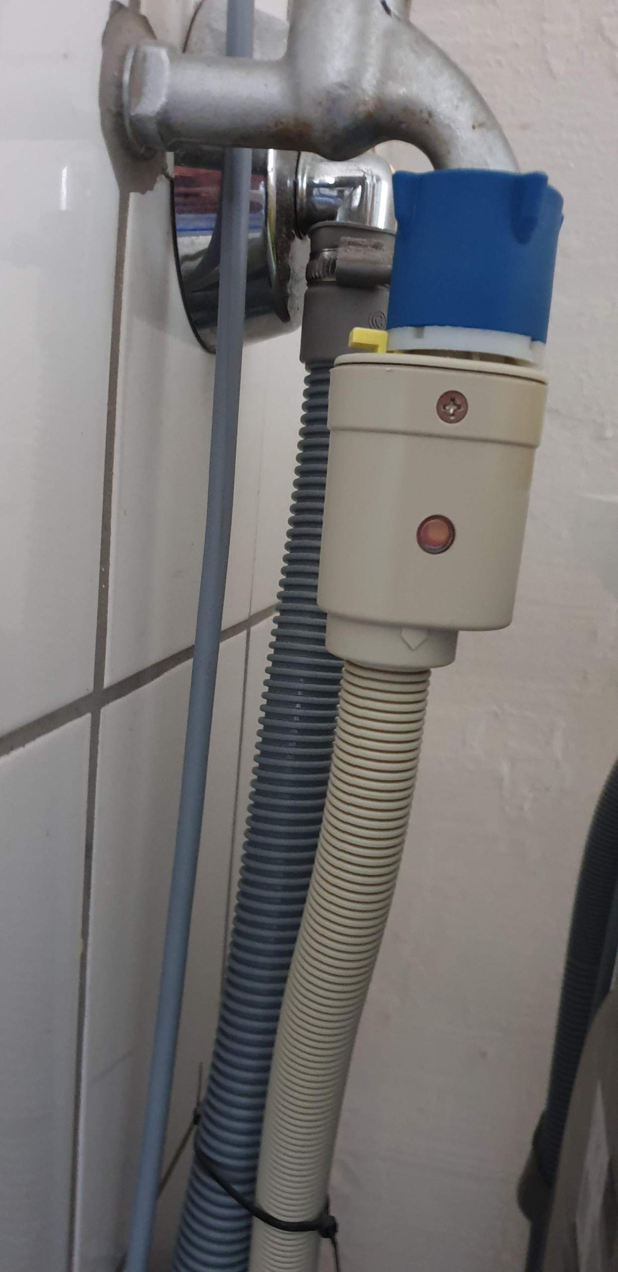 Waschmaschine AEG LAVAMAT spült nicht richtig aus. Hat die AquastopFunktion des