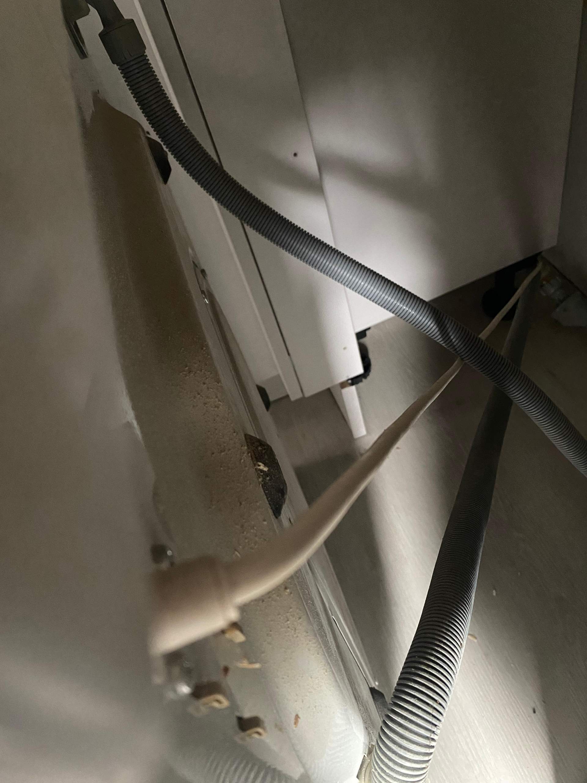 Hat diese Waschmaschine einen Stecker? (Strom, Reparatur, Haushaltsgeräte)