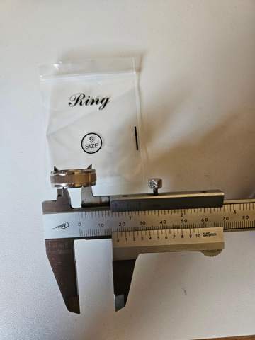 Hat dieser Ring einen Durchmesser von 8 mm oder 9 mm?