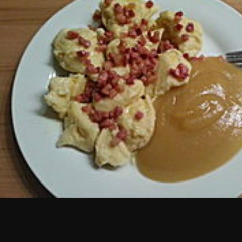 Hat Jemand Ein Rezept Fur Mehlknodel Ohne Eier Kochen 
