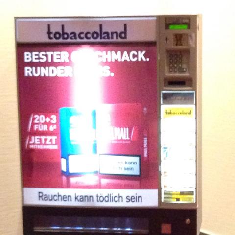 Hat jemand eine Ahnung wie dieser Zigarettenautomat funktioniert ...