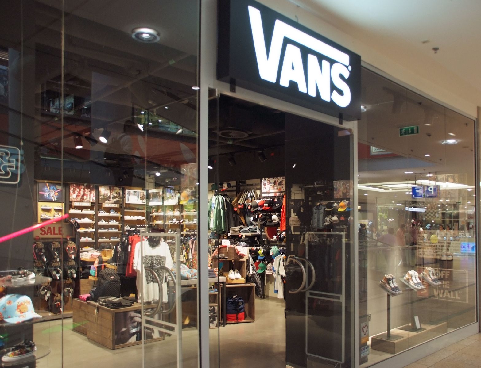 vans budapest