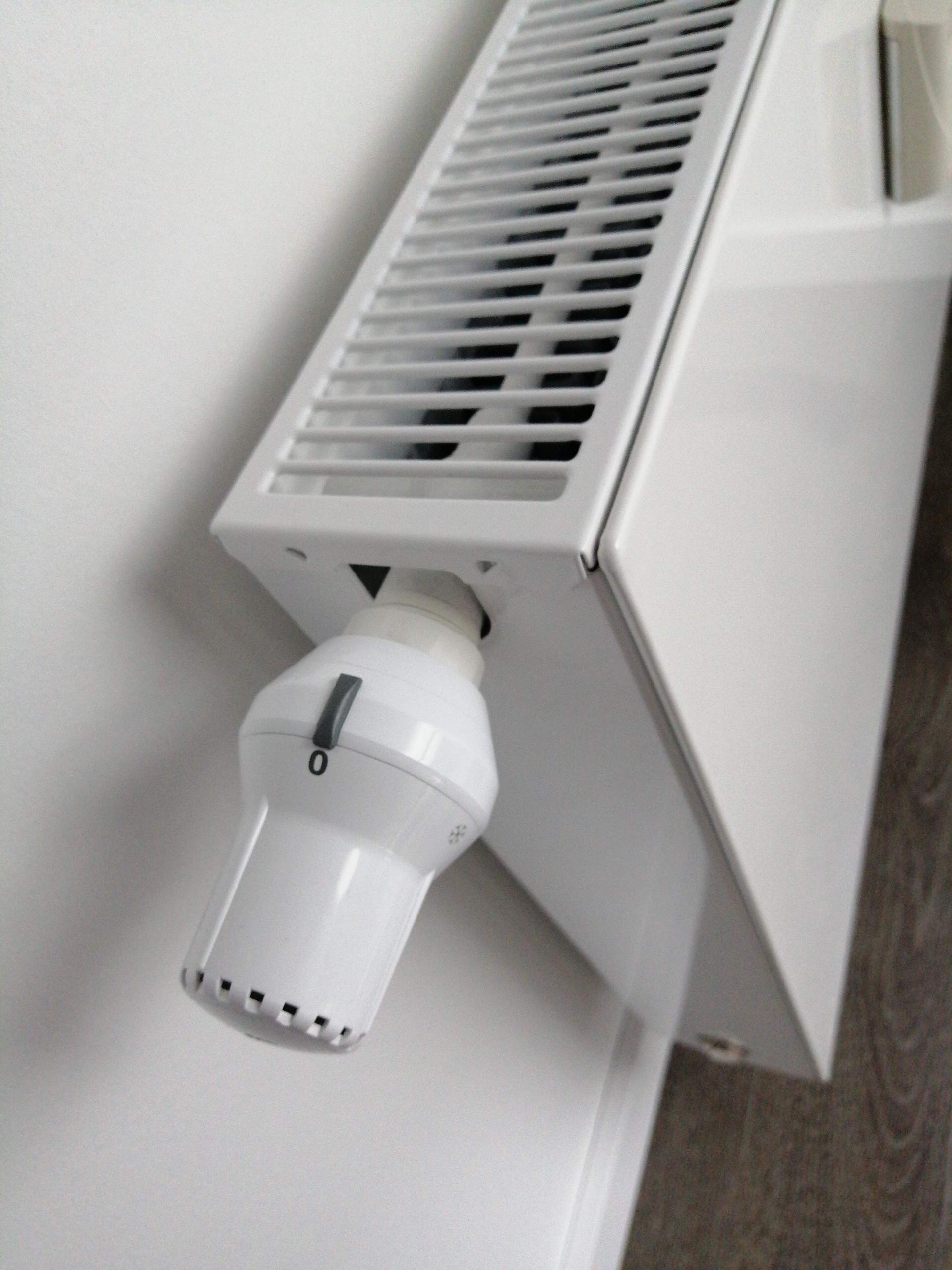 Heizkörper warm, obwohl ausgeschaltet? (Technik, Haushalt, Heizung)